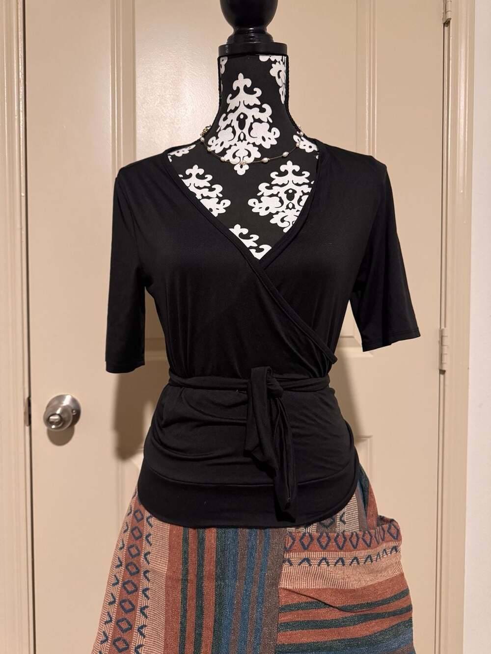 Lovewins Black Short Sleeve Surplice Wrap Top with Tie Waist Sz L